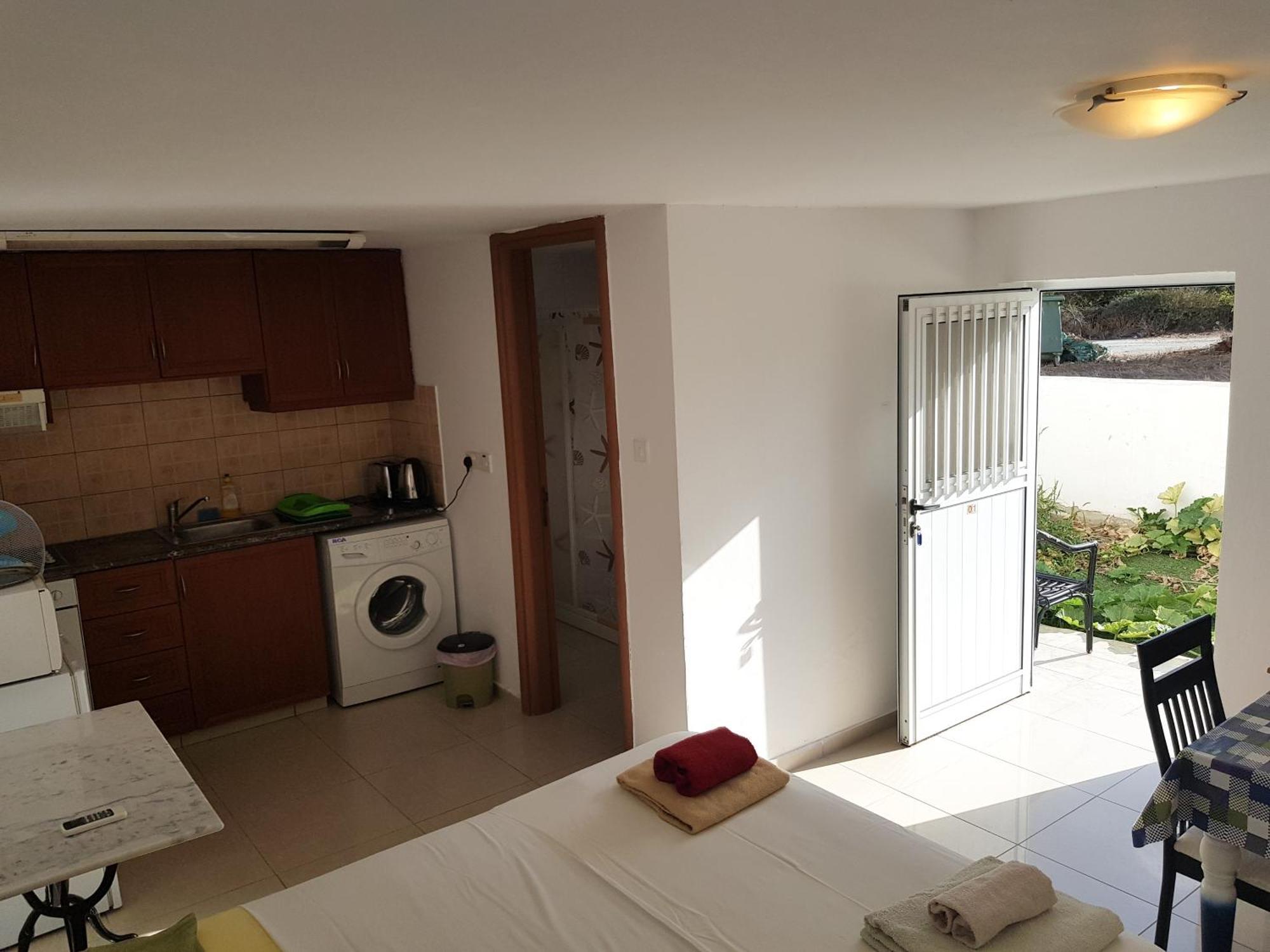 Galatia'S Court Apartment Paphos Room photo