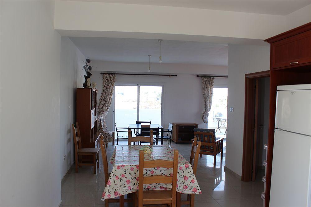 Galatia'S Court Apartment Paphos Exterior photo