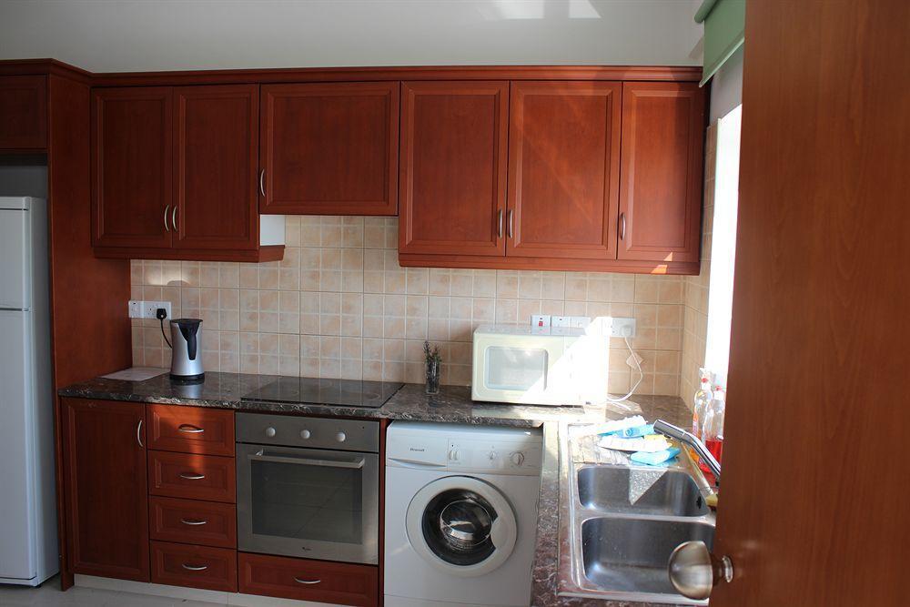 Galatia'S Court Apartment Paphos Exterior photo