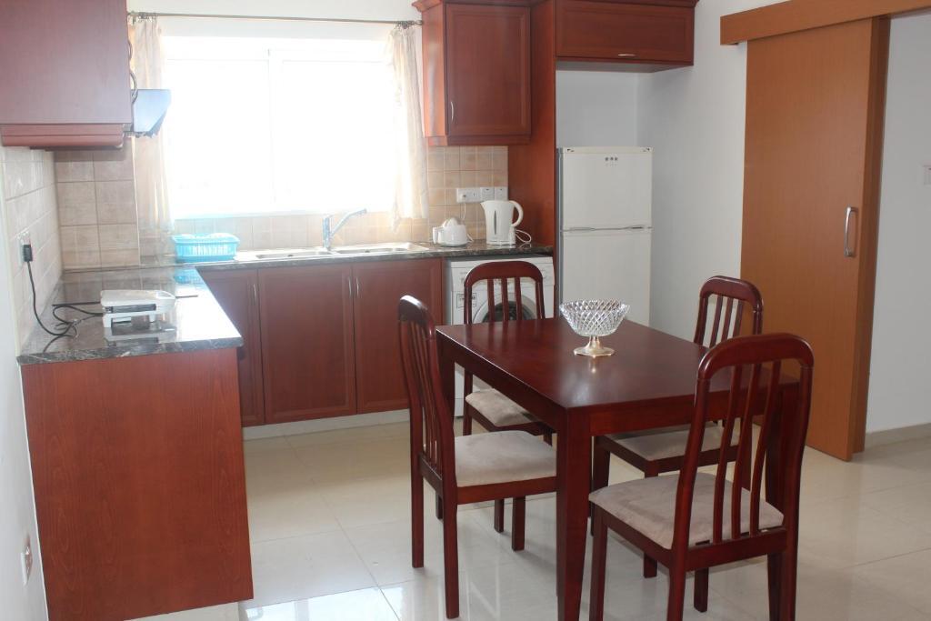 Galatia'S Court Apartment Paphos Room photo